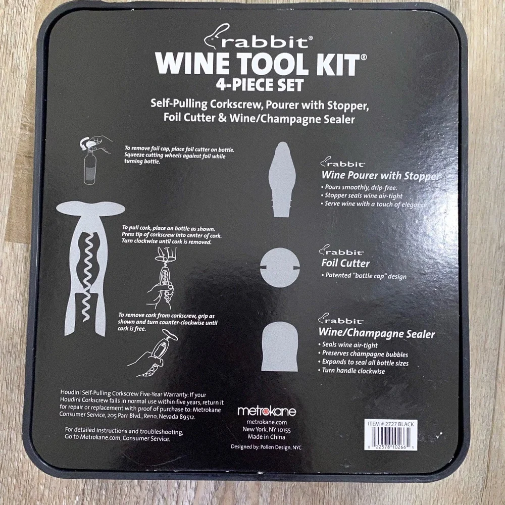 NEW! Rabbit by Metrokane 4-piece Wine Tool Kit